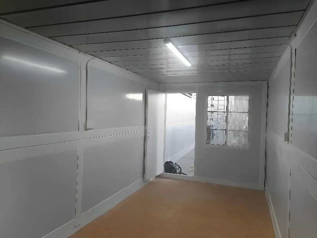 Folding container interior display